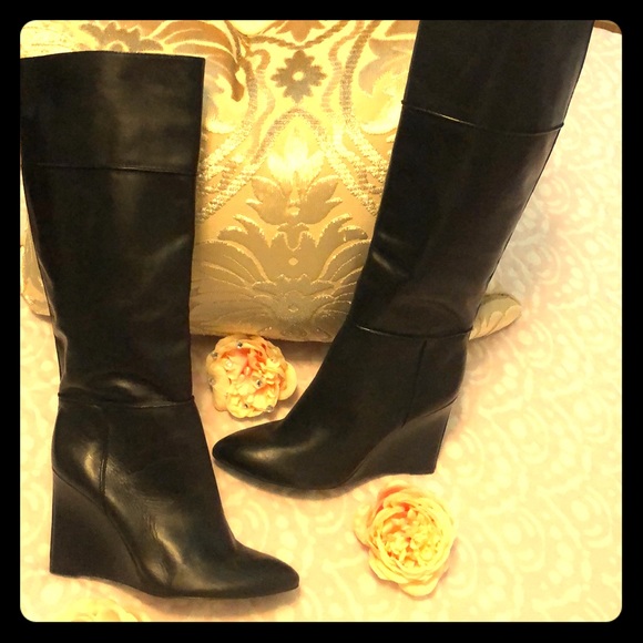 👄 🥂 🍣 • 💎TORY BURCH💎• 👄🥂Standing Tall🥂👄 - Picture 2 of 8